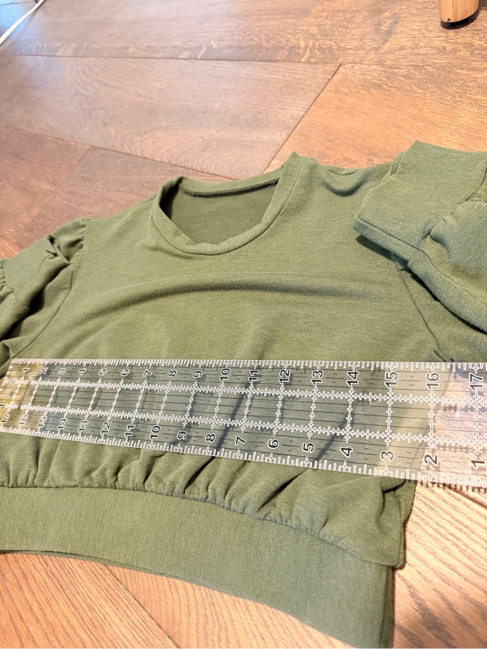 Londre Super Soft Cropped Sweatshirt and Jogger Sweatpants Set in Kauai Green - Picture 10 of 13